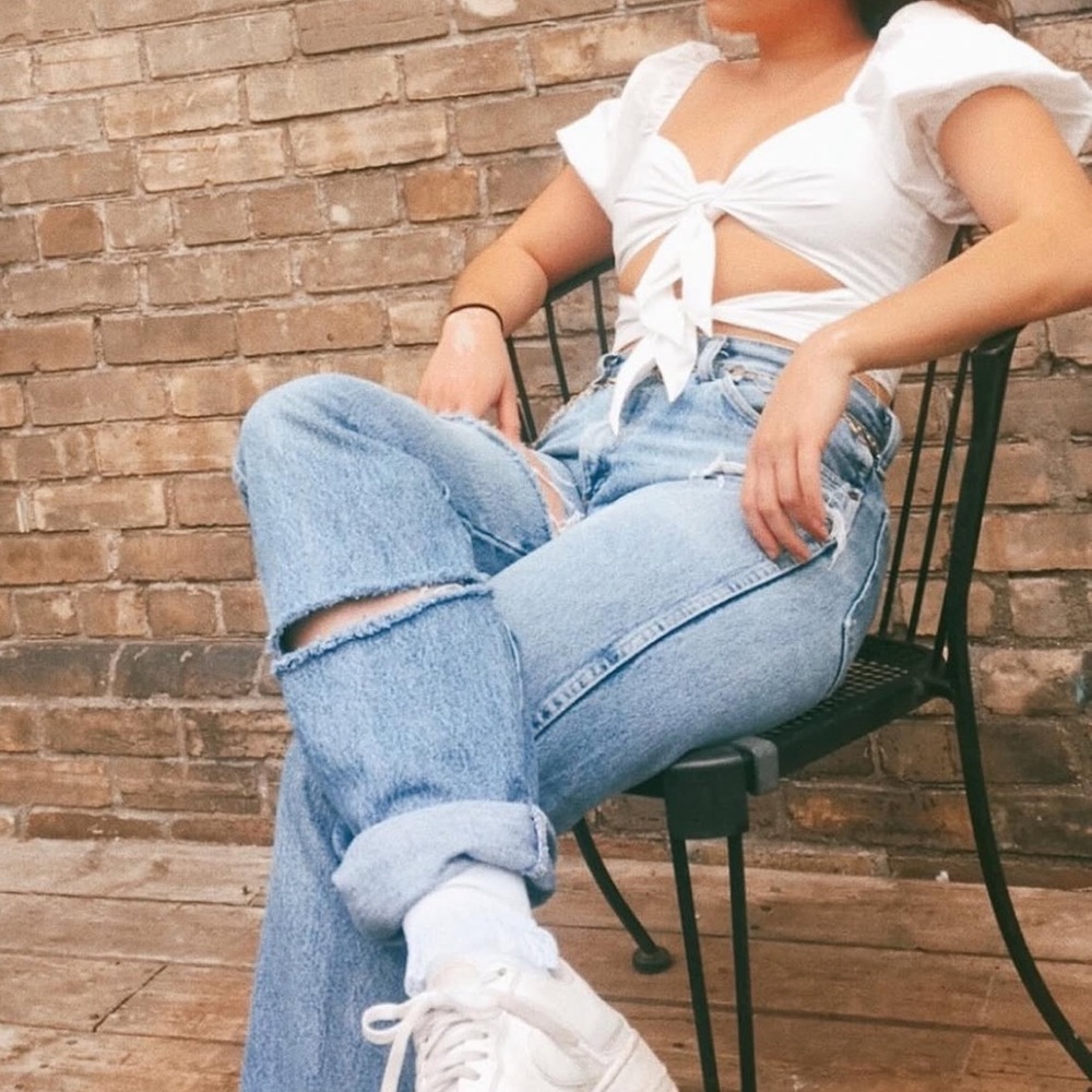 $5 ADD ON SHEIN White Puff Sleeve Tie-Front Top